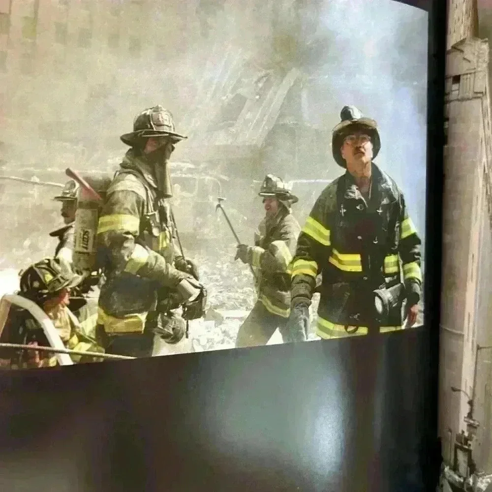 WORLD TRADE CENTER Giants that Defied the Sky book - Picture 4 of 5